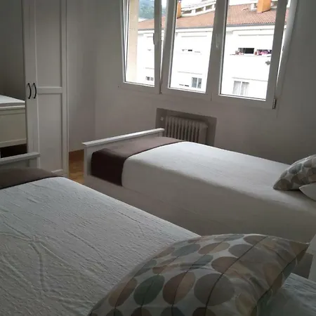 Apartmán Piso Amplio Y Luminoso. Recien Reformado